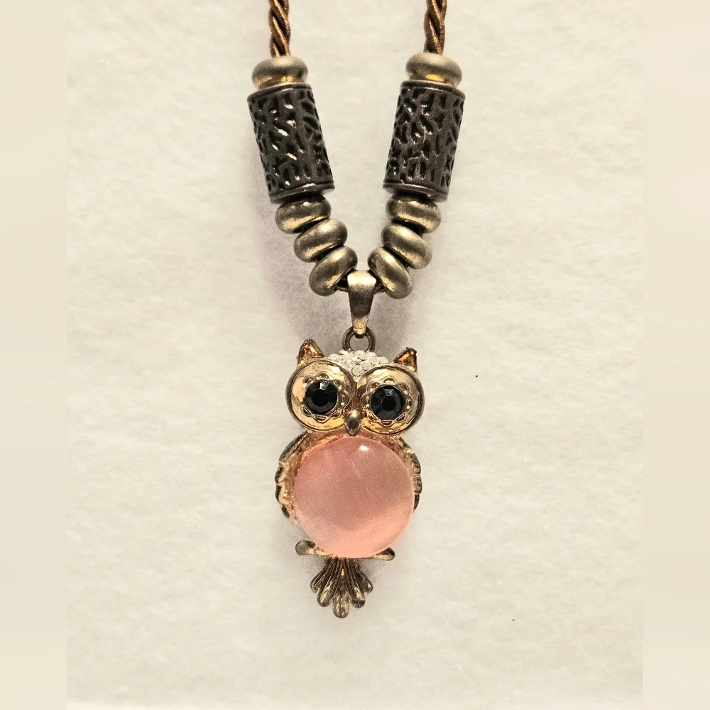 Vintage Gold Tone Stone Belly Owl Pendant Necklace